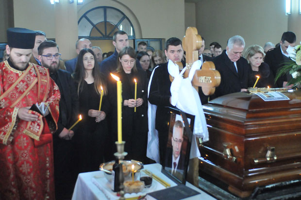 Сахрањен Предраг Микић, саветник председника Николића